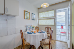 omis vesna beach apartment